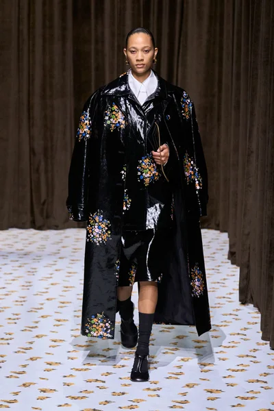 Look 70